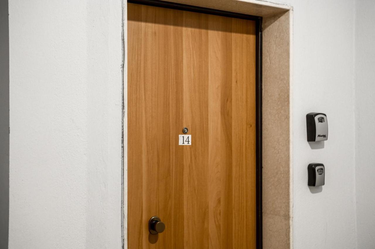City Center Two Private Bedrooms Near Scanderbeg Square On Shared Apartment Tirana Exteriér fotografie