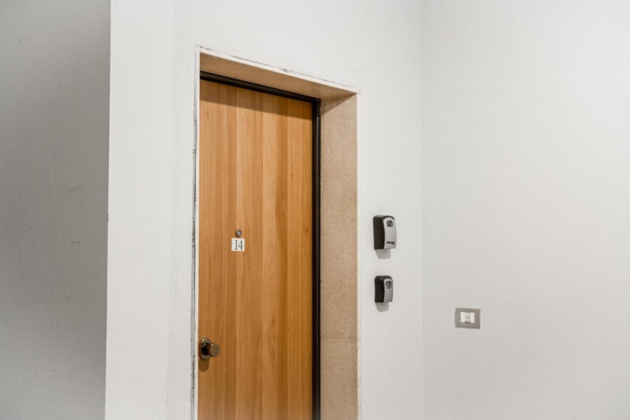 City Center Two Private Bedrooms Near Scanderbeg Square On Shared Apartment Tirana Exteriér fotografie